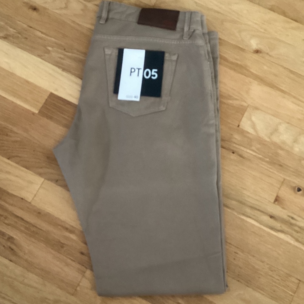 PT05.  Men's Slim Straight Chinos in Taupe.  Size 40